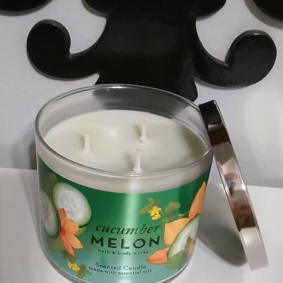 Bath and body Works 3wick Candle - Picture 2 of 2